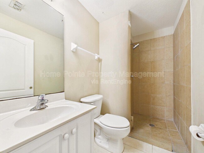 Building Photo - 9440 Ivy Brook Run