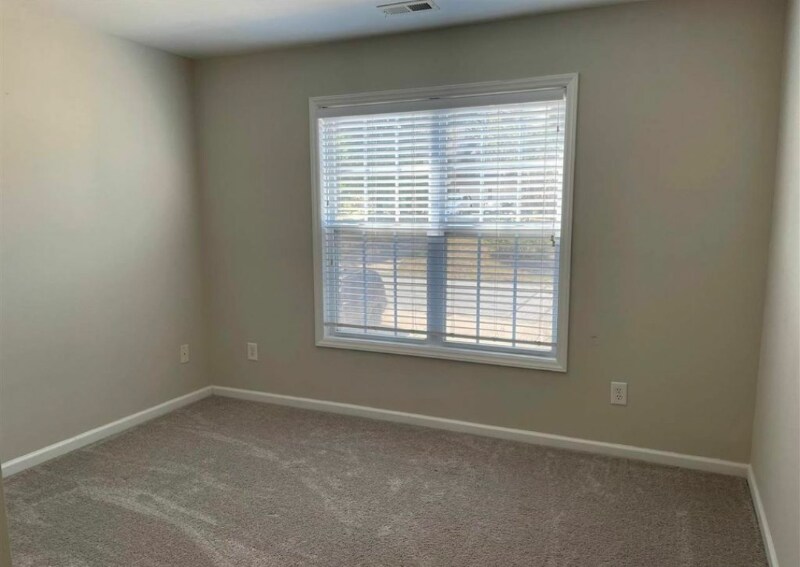 Building Photo - 125 Cresthaven Dr