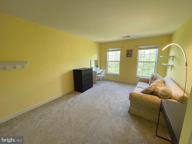 Building Photo - 513 Glenbrook Dr