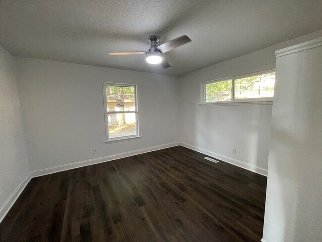 Building Photo - 42 Hope Dr