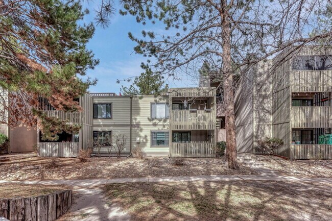 Building Photo - Charming 3-Bed Penthouse Condo in Denver with 2 full bathrooms! – Open Floor Plan *Move in specia...