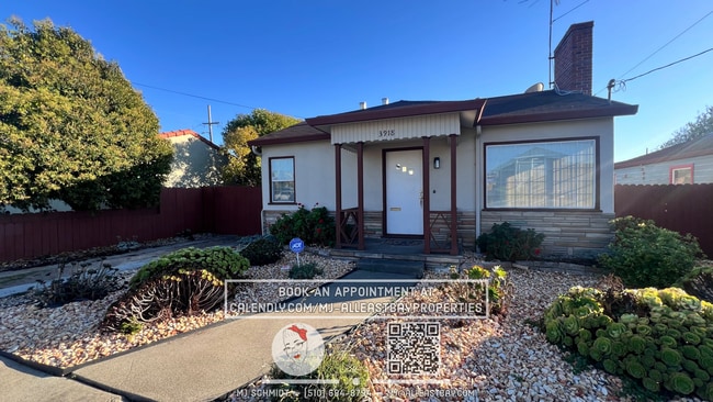 Primary Photo - Beautiful 3 bedroom home with large backya...