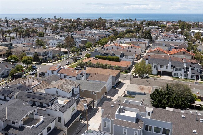 Building Photo - 705 Larkspur Ave