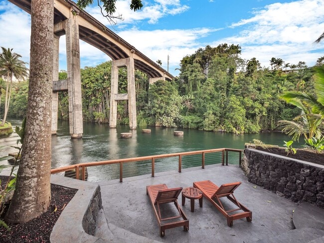 Building Photo - Oceanfront Estate: The Honolii Hale