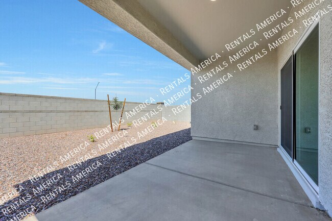 Building Photo - 18436 W Artemisa Ave