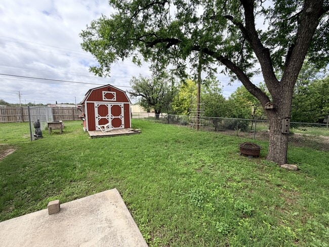 Building Photo - 421 N Archer St