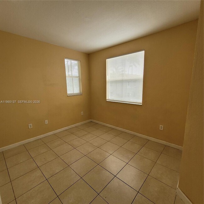 Building Photo - 1663 SE 27th Dr