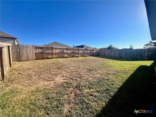 Building Photo - 738 Great Oaks Dr