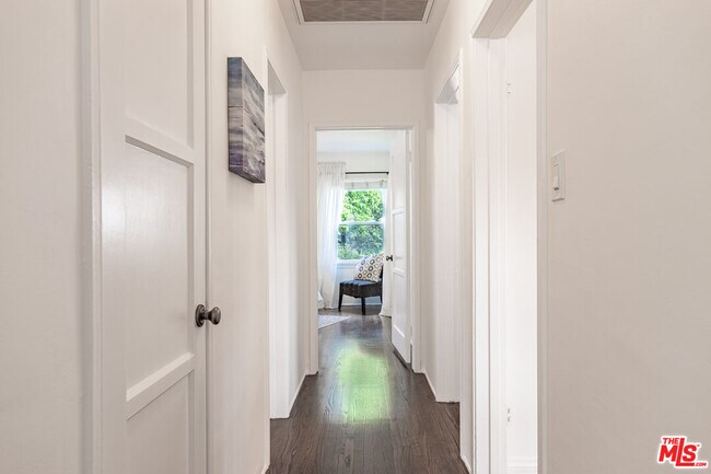 Building Photo - 5732 Vesper Ave