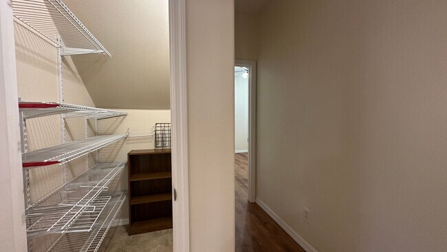 Building Photo - 1653 Cherry Ridge Dr