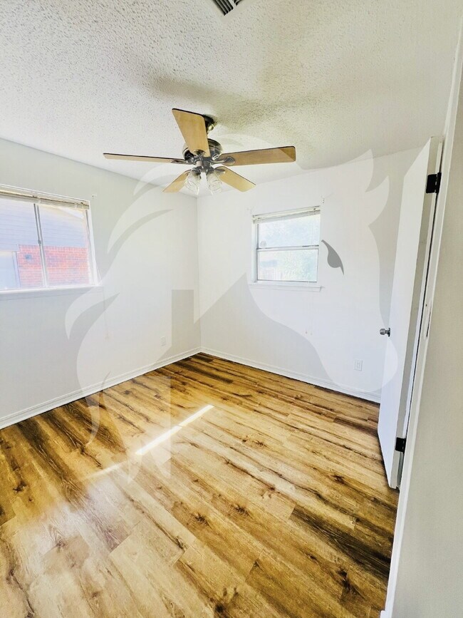 Building Photo - "Charming 4-Bedroom Home with Spacious Living at 840 North Windemere Drive, Moore, OK!"