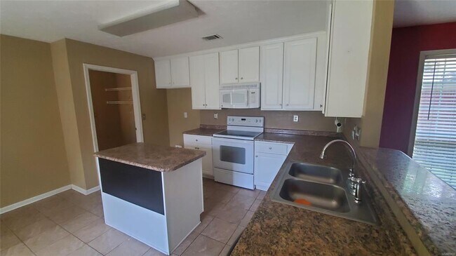 Building Photo - 8755 Ridgestone Ct