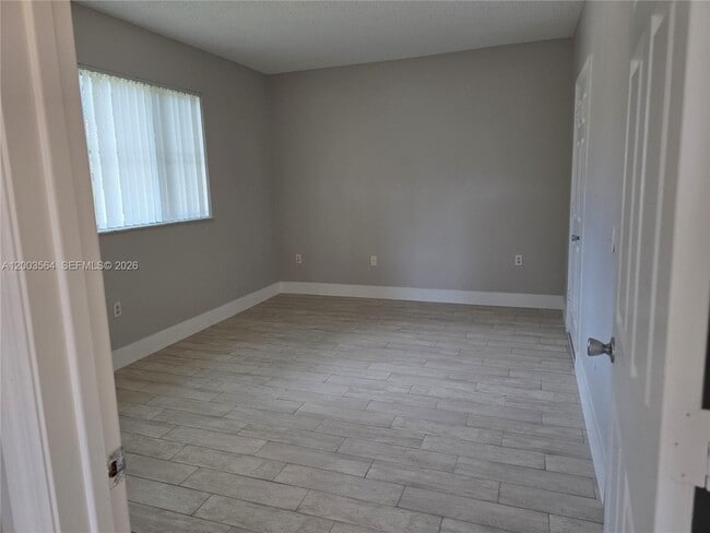 Building Photo - 2492 Centergate Dr