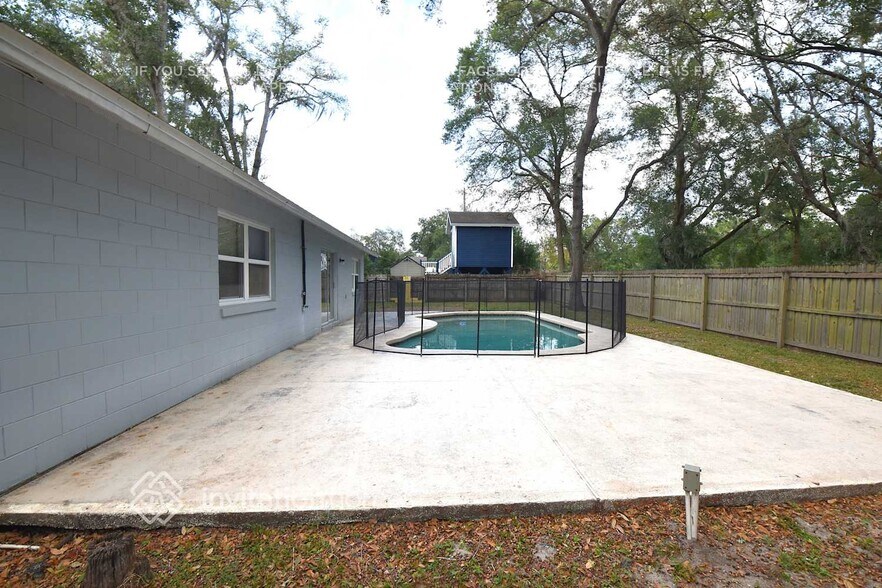 Building Photo - 9 N Aurora Dr