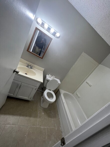 Building Photo - 1140 Shilo