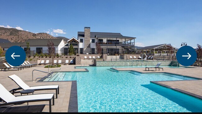 Building Photo - Luxury 55+ Executive Home- Fully Furnished