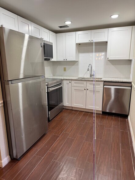 Building Photo - 2541 Oak Park Way