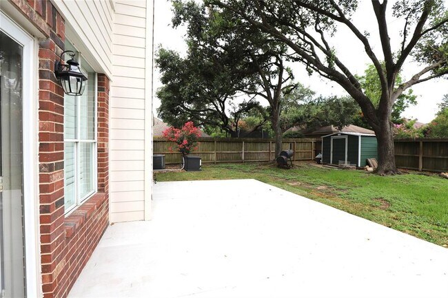 Building Photo - 21631 Live Oaks Spring Dr