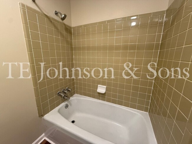 Building Photo - Charming 3 Bedroom Home with Hardwood Floors and Large Backyard in Winston-Salem