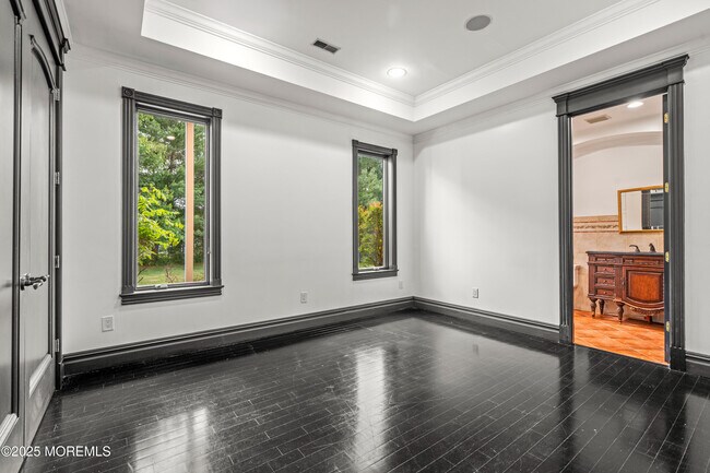 Building Photo - 1548 N Bay Ave