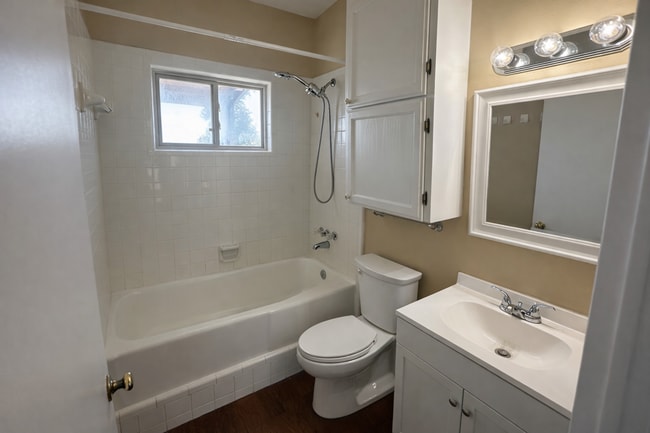 Building Photo - AVAILABLE NOW!