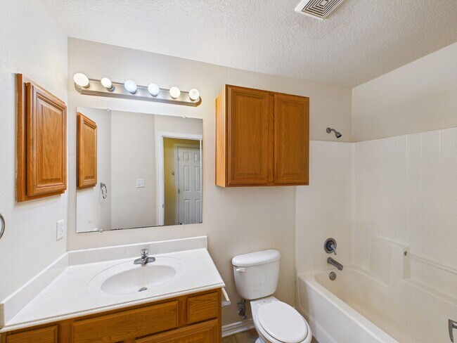 Building Photo - 1001 Krenek Tap Rd