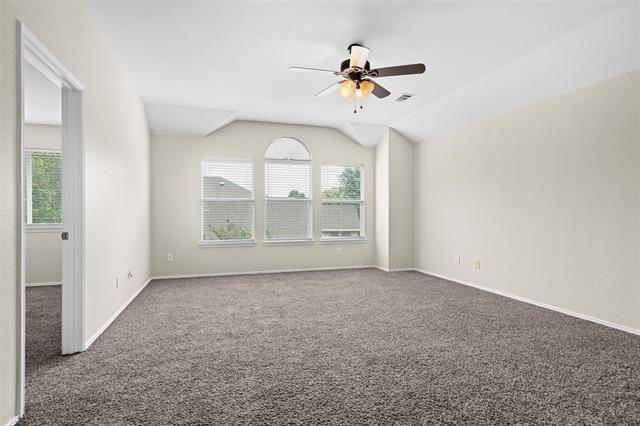Building Photo - 850 Warbler Ln