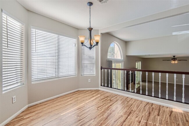 Building Photo - HUGE 5 Bedroom Home In Desert Shores with ...