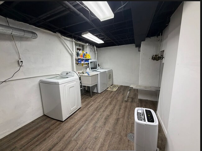 Building Photo - Dormont One-Level Ranch-2 bedrooms/2 bathrooms