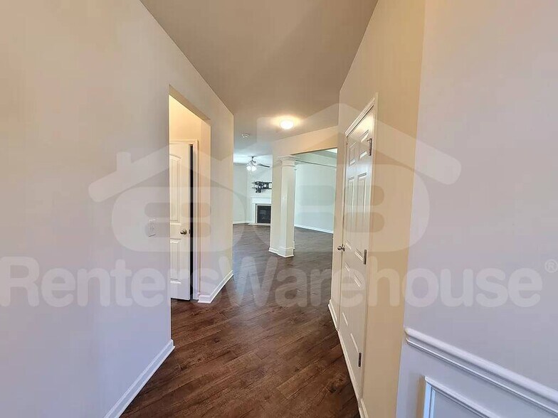 Building Photo - 10 Ontario Ct