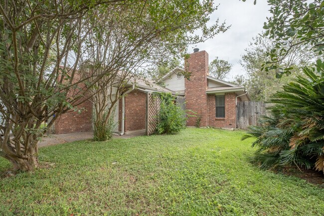 Building Photo - Charming 2-Bedroom, 2-Bath Townhouse in Pflugerville!