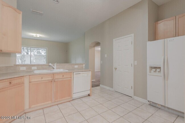 Building Photo - 684 Sid Dr