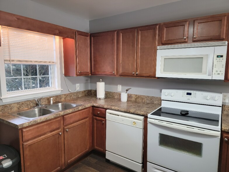 Building Photo - 601 Peletier Loop Rd