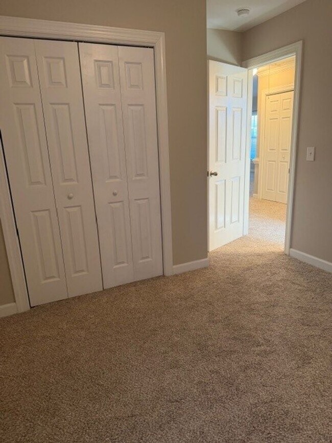 Building Photo - 105 Tillage Pl