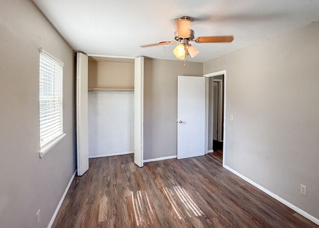 Building Photo - $500 OFF FIRST MONTHS RENT | 2.5 ACRE LOT! 4 Beds in Central Edmond!