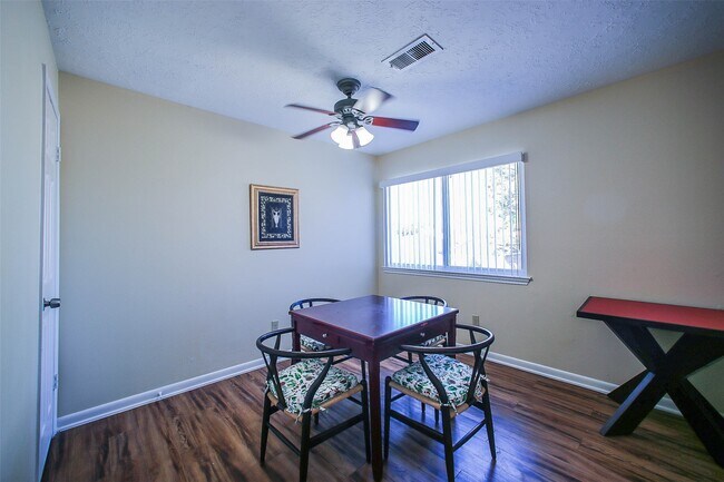 Building Photo - 9511 Sharpcrest St