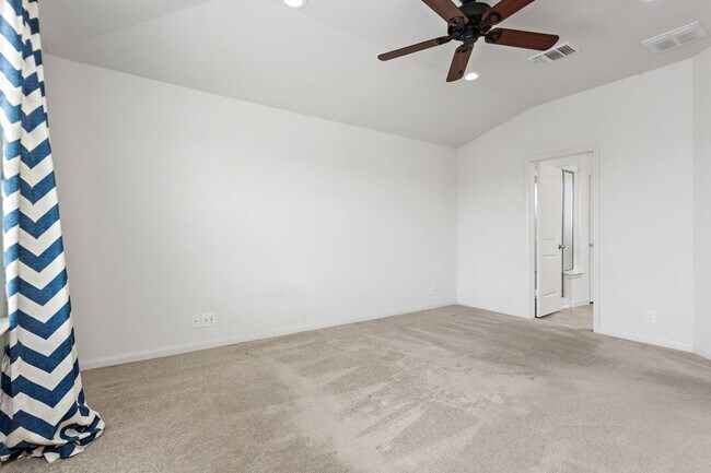 Building Photo - 1124 Plateau Trail