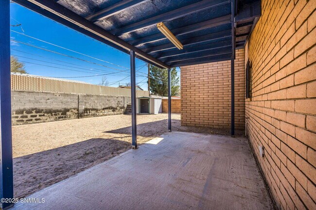 Building Photo - 963 Maple St