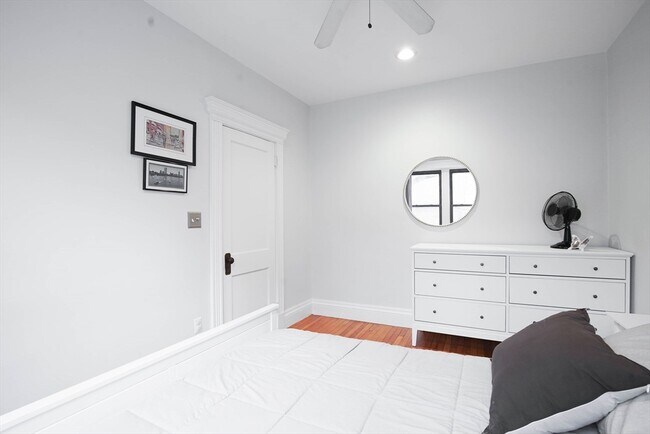 Building Photo - 51 Park Dr