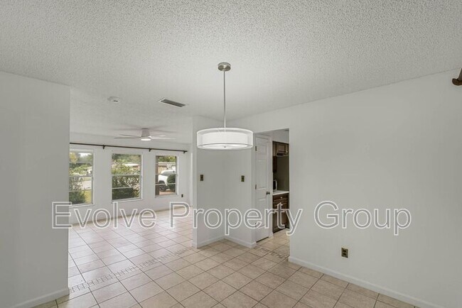 Building Photo - 724 Forest Glen Ct