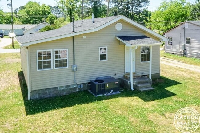 Building Photo - 201 Smith Dr