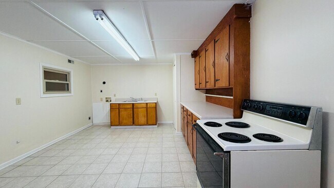 Building Photo - 494 Old Jonesboro Rd