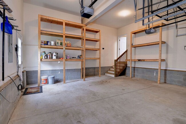 Building Photo - Beautiful York County Home!