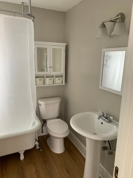 Building Photo - 1341 17th Ave N