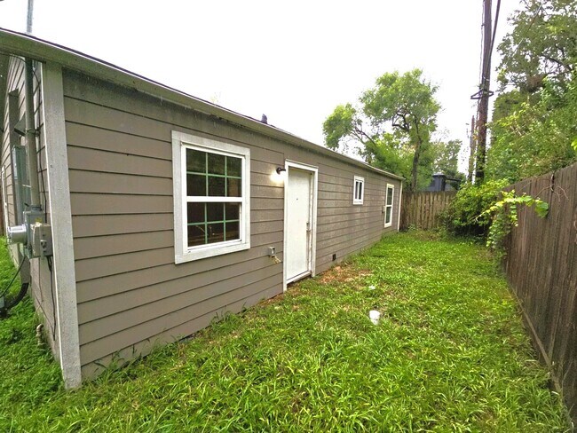 Building Photo - 11435 Raincove Dr