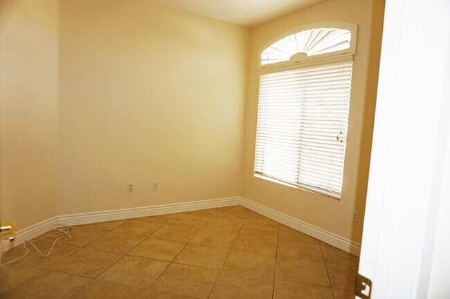 Building Photo - 78359 Moongold Rd