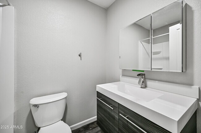 Building Photo - 3025 N 32nd St
