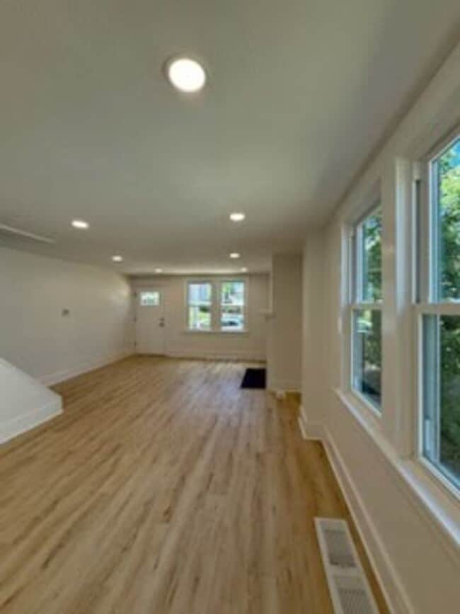 Building Photo - AMAZING 2 Bedroom / Office Townhome for Rent!