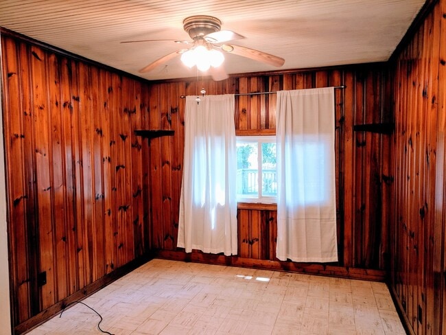 Building Photo - Spacious 3bdrm/2bth Home Located in a Well Established Neighborhood in Richmond's West End  Conve...