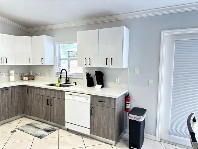 Building Photo - 720 2nd Pl SW